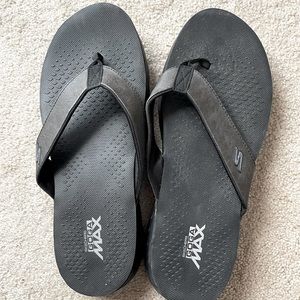 Mens Skechers flip flops 11